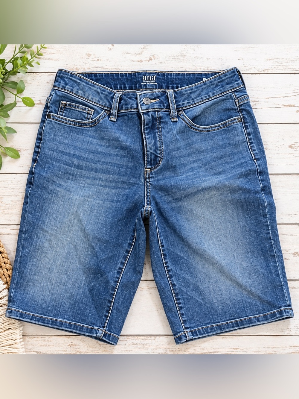 a.n.a. denim bermuda shorts size 8 (688)